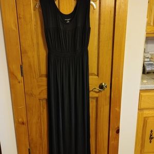 2/15 Liz Lange Black Maxi